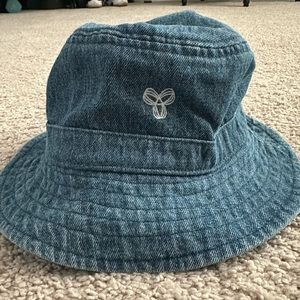 Aritzia TNA Denim Bucket Hat